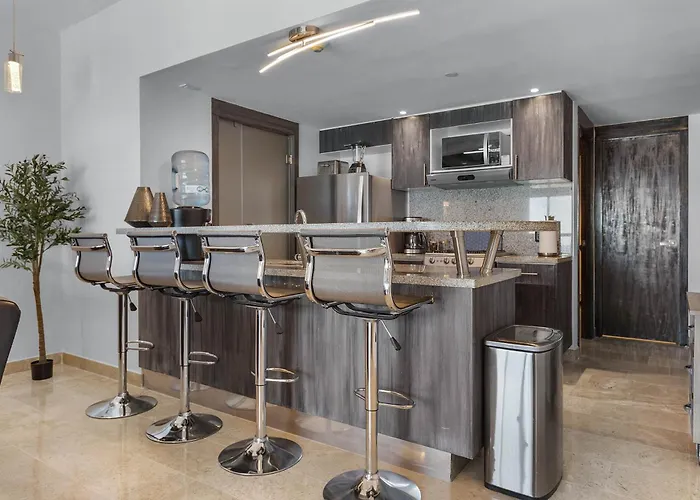 Vista La Jolla 2 Bedroom 408 *